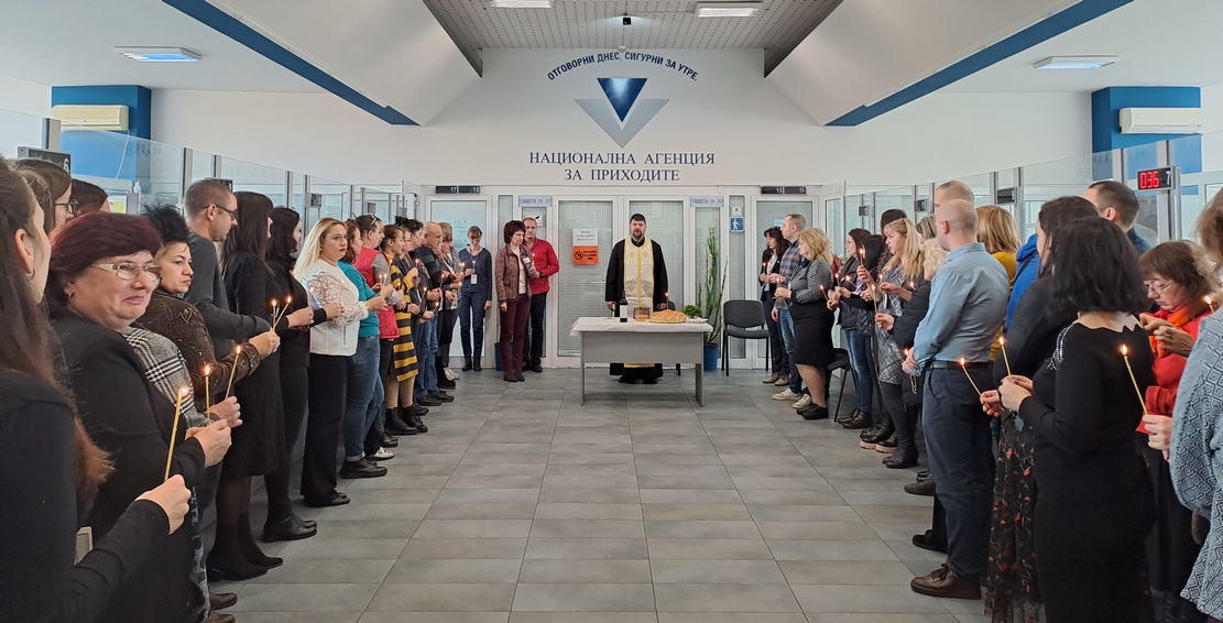 НАП Плевен отбеляза професионалния си празник с молебен 